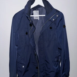 J.Lindeberg - Hej, säljer min snygga Lindeberg jacka nu som är i väldigt bra skick!