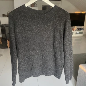 Mörkgrå tröja - Mörkgrå tröja från vero moda, strl M. Bra skick. 