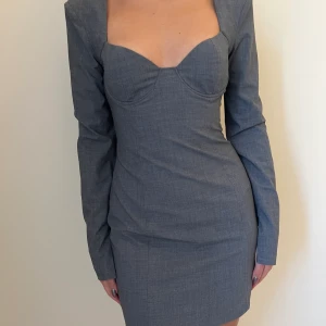 Zara klänning  - Klänning från zara, helt ny och endast testad. 