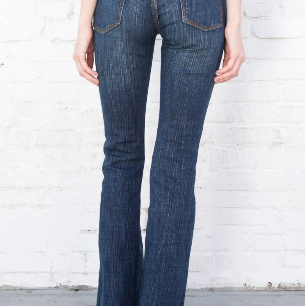 Jätte snygga jeans från Brandy Melville i modellen 90s melody jeans, onesize . Jeans & Byxor.
