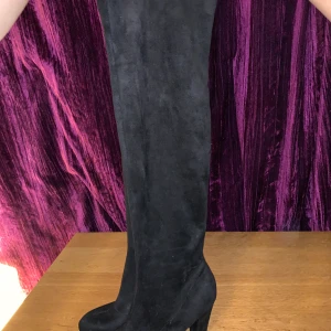 Nya kneehigh klackskor - Oanvända klackskor