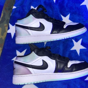 Jordan 1 low - Vill sälja dom för dom inte passade! Väldigt fina skit utan några skador.