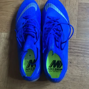 Fotbollsskor 42,5  - Aldrig använda säljs inte längre 