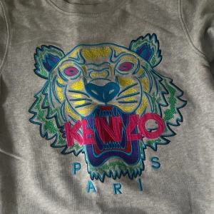 Kenzo jag tröja  - Säljer min fina kenzo tröja i storlek S, knappt använd så den är i bra kavlite. 