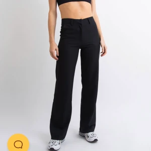 Madlady kostymbyxor  - Storlek 34, längd 30❣️ säljer då dom inte kommer till användning längre! Egna bilder kan du så klar få🥰 köparen står för frakt!