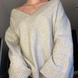 Tjocktröja - Fin tröja som aldrig kommit till användning då den var lite stor för mig 🤍