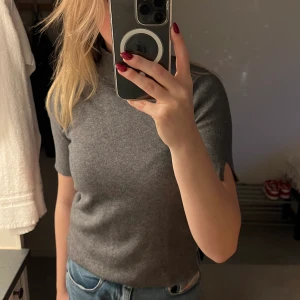 Stickad T-shirt  - Stickad T-shirt från Zara 🫶 tryck inte på köp direkt tack:)