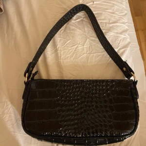 Väska - Säljer den här finna väskan som Aldrig kommer till nån användning. Skriv för frågor osv.💕