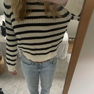 stickad tröja - stickad tröja från Lindex, barnstorlek 146/152 men passar xs-s