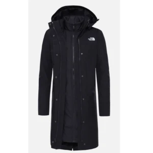 Vinterjacka från North face dam strl M - The North Face Woman Suzanne Triclimate . Köptes för 4500:- i North face butiken i Stockholm oktober 2020. Använd endast under en vinter. Går att ta ut insidan då det blir en tunnare vindjacka istället.