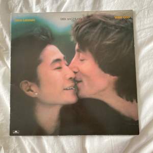 Milk and Honey vinyl av John Lennon och Yoko Ono. Fint skick utan repor.