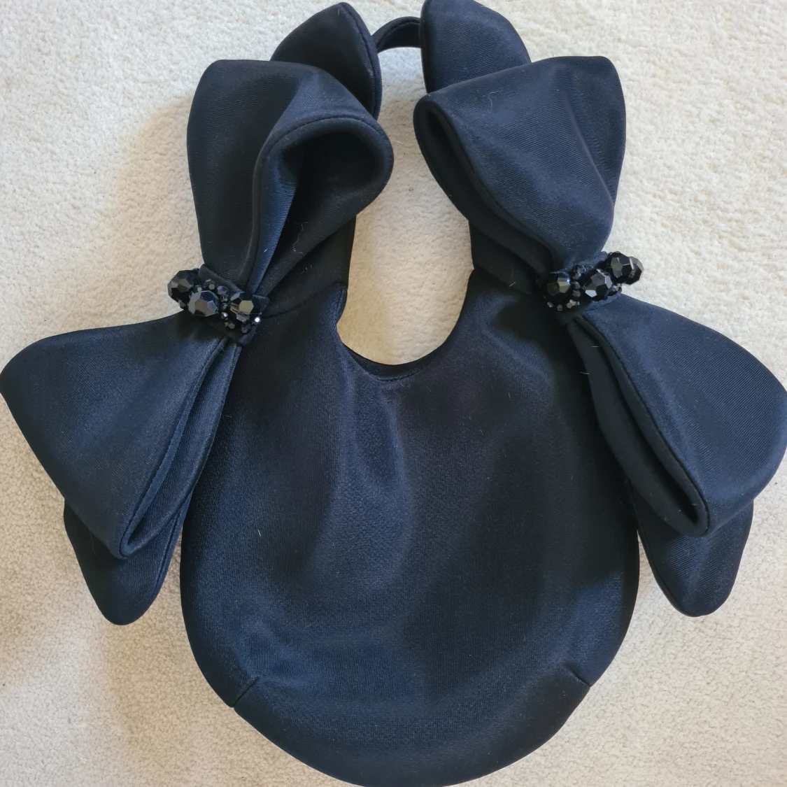 Svart väska från HM's samarbete med Rochas