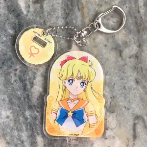 nyckelring med Sailor Venus. oanvänd och i nyskick. 