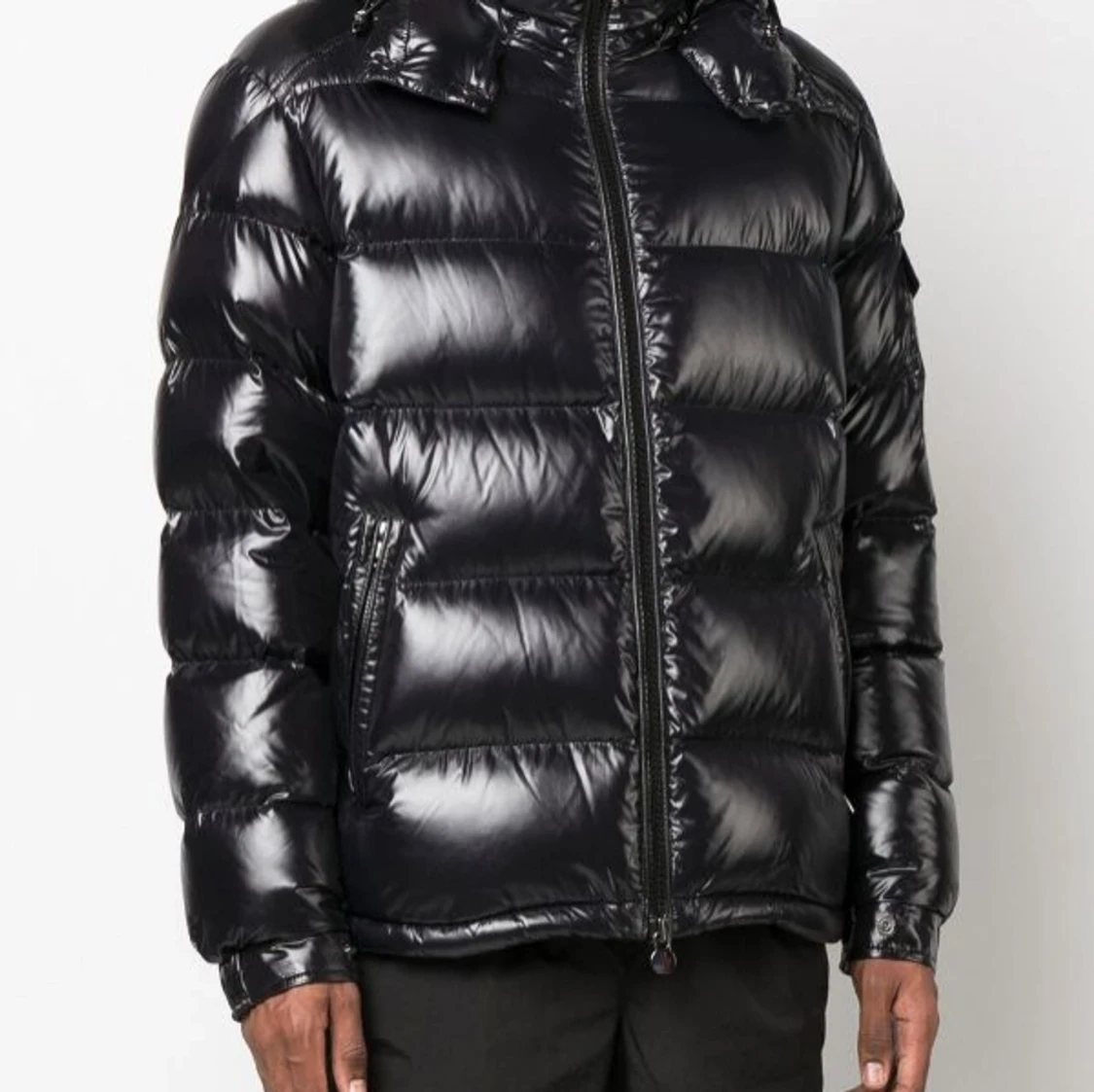 säljer moncler jacka