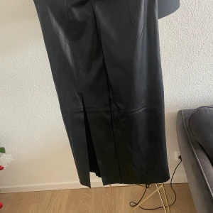 Fest kjol o fejkläder  - Aldrig använd. 