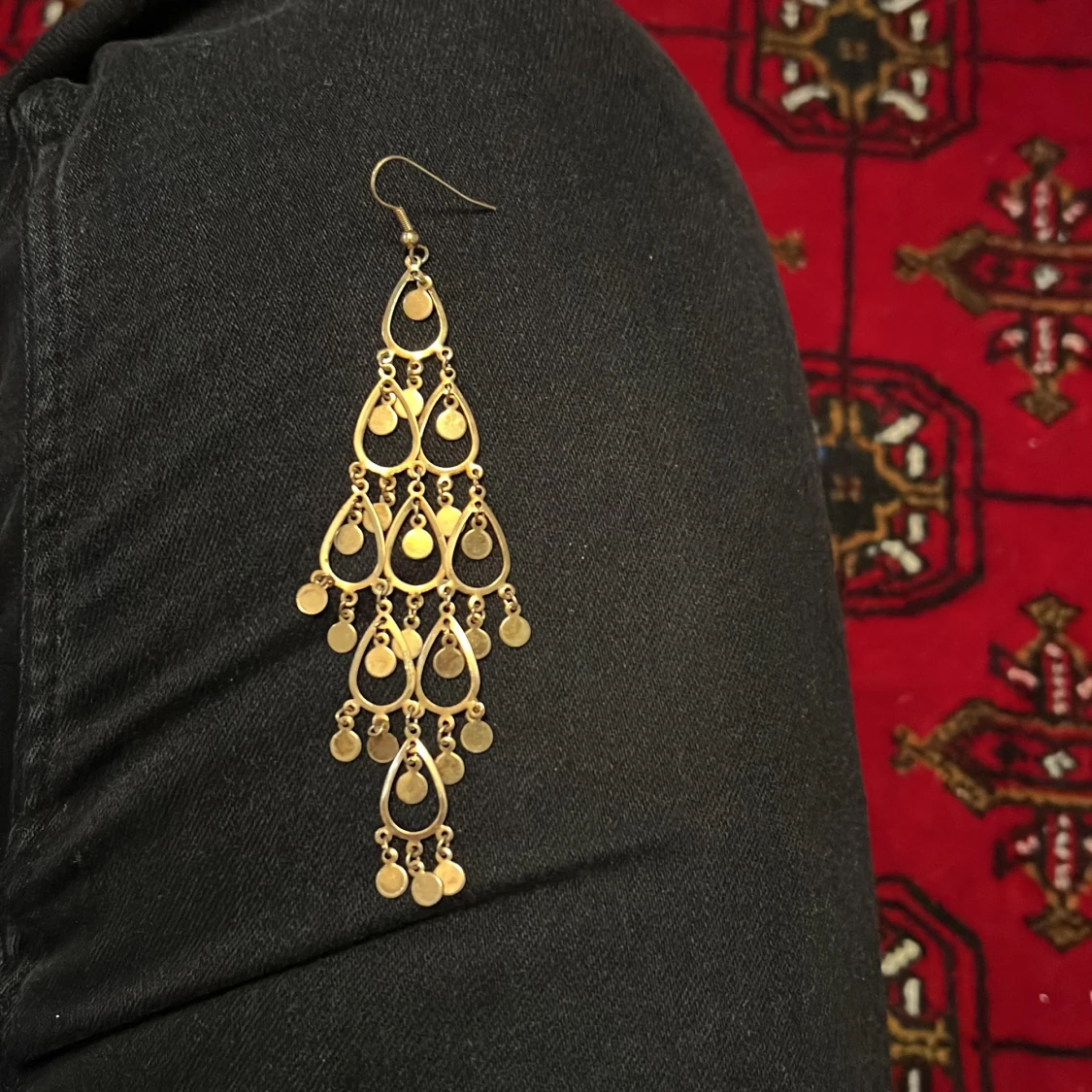 Guldiga stora långa öronhängen  - 90