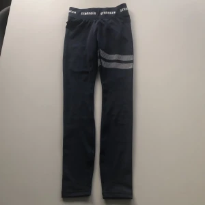 Hero regular tights från stronger - Helt nya Stronger, tyvärr för små så därför har dom inte kommit till användning💕