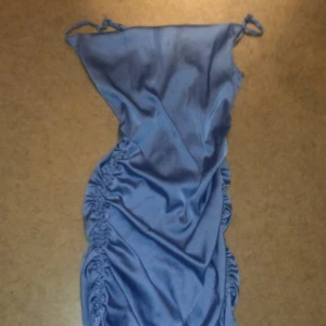 Man kan välja hur lång man vill ha den - Skit snygg använd två gånger 