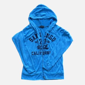 Hoodie - Zip-hoodie från Passion-I i strl S o begagnat skick 🦋 Fraktas spårbart för 49 kr!