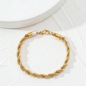 Cordell armband guld  - Helt nya, oanvänd  Rostfritt stål  Kom privat för bilder  Kan mötas upp eller frakta 