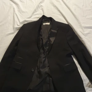 Kostym för barn  - Svart kostym jacka, passande för fest/kallas osv