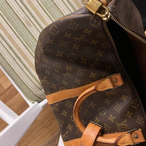 Louis Vuitton weekend bag - Weekend bag i gott skick. 