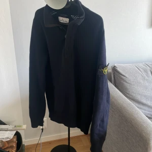 Stone island half zip - Stone island tröja Skick 9/10 Inga hål eller flekar  Hör av er för mer info 