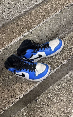 Jordan 1 - Säljer skorna för de e små för mig storlek 38