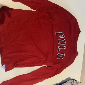 Tröja  - Ralph Luren/ Polo Köpt på kids brandstore några år sedan Storlek XL/170 för barn men sitter som en M 