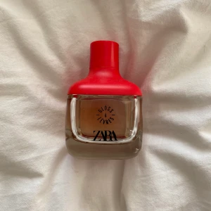 Zara parfym  - I princip oanvänd parfym från Zara - superhärlig fruktig doft! 100 ml. 