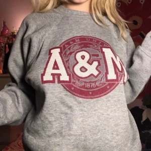 Collegetröja  - Super snygg collegetröja från beyond retro