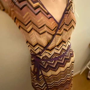 Missoni klänning - Hur härlig var inte denna missoni klänning?😍 Jätte fin ”knyt” klänning som kommer vara sååå fin i sommar🙏🏻 Om ni har frågor så är det bara att ställa!