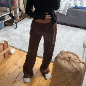Linnebyxor  - Fina lågmidjade linnebyxor som är i bra skick aldrig använda! 