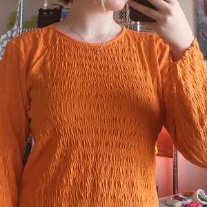 Orange våfflad tröja ifrån vero moda!🍊 Använd fåtal gånger, så i fint skick 