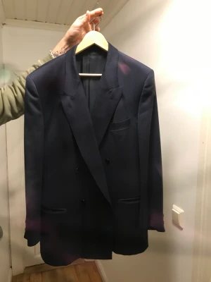 Kavaj Hugo Boss - Kavaj hugo boss säljes. Använd en gång , aldrig tvättad.   Nypris: 8500kr    