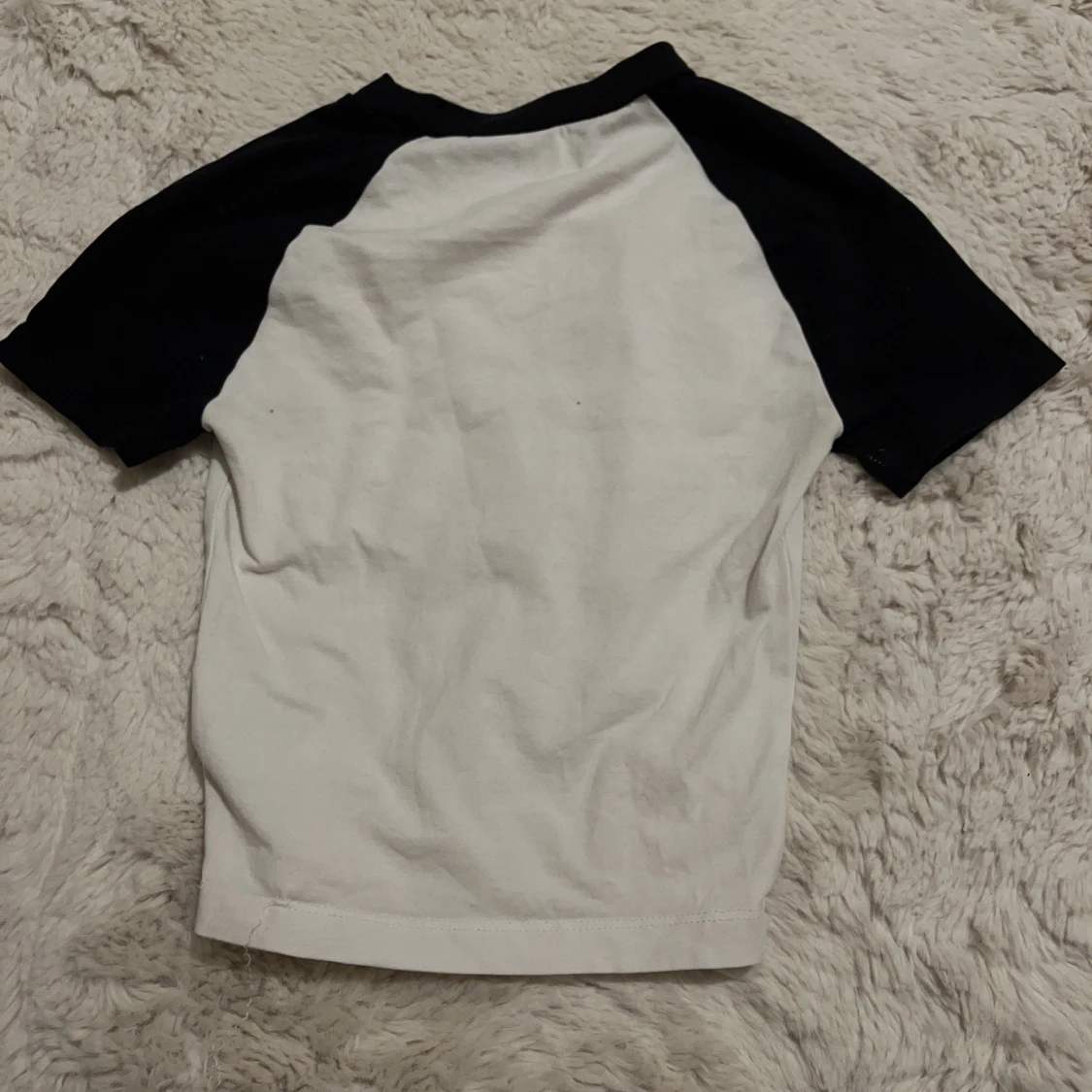 Svart och vit T-shirt från hm! - 91