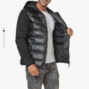 Cardigan jacka  - Säljer denna jacka i herr storlek S (passar även tjejer), säljer då den inte passar på mig. Lappen och påse finns kvar och skickas självfallet med spårbart om så önskas! Mer bilder fås vid intresse! 