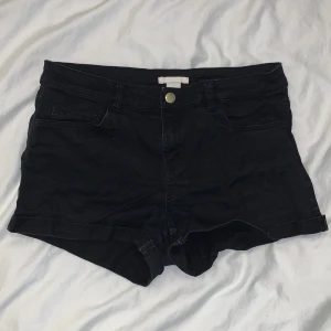 Jeansshorts  - Säljer för de är för små
