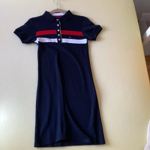 Tennisklänning - Äkta Tommy Hilfiger klänning, storlek XS. Nyskick