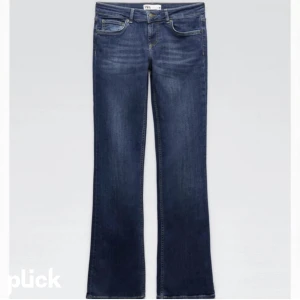 Zara jeans - Säljer mina populära jeans från zara då dem inte passar mig, de är i storlek 32 men dem är väldigt stretchiga så skulle säga att dem passar 34/36