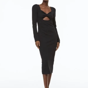 HM Cut out  - Hm Cut Out dress. Endast använd en gång. Storlek Small. 