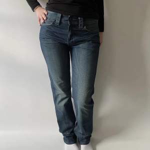 Jeans från levis med lågmidja och raka ben. 