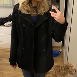 Snygg kappa - Säljer min snygga kapp då den inte används längre. Den är från Redgreen Nordic Inspired Maritime, storlek L men passar mig som har xs s i kläderna. +frakt