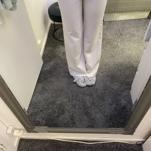 Vit/beige kostymbyxa - Byxorna är knappt använd och är i mycket fint skick 