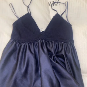 Topp från zara - Topp från zara, aldrig använd därför säljer jag nu. Bud nu 210