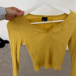 Gul tröja  - Långärmad gul topp 