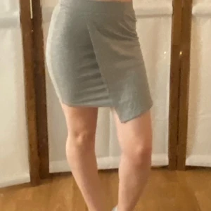 Grå sommar kjol  - Betala bara för frakt. Väger om du är intresserad