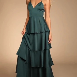 Balklänning - Säljer nu denna balklänning som är helt oanvänd, endast testad. Den är i storlek s och är hur fin som helst, köparen står för frakten!!💕 först i kvarn. 