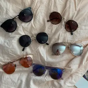 Flera olika solglasögon från ginatricot, köp alla för 250 eller 1 par för 60, den som köper står för frakten, om ni undrar någpt är det bara att skriva 