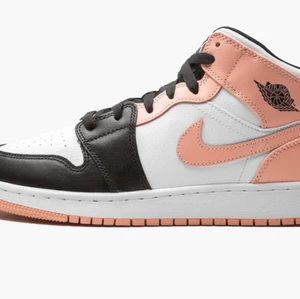 AIR JORDAN 1 MID  - Storlek37, använt en gång. För mer info och bilder skriv DM